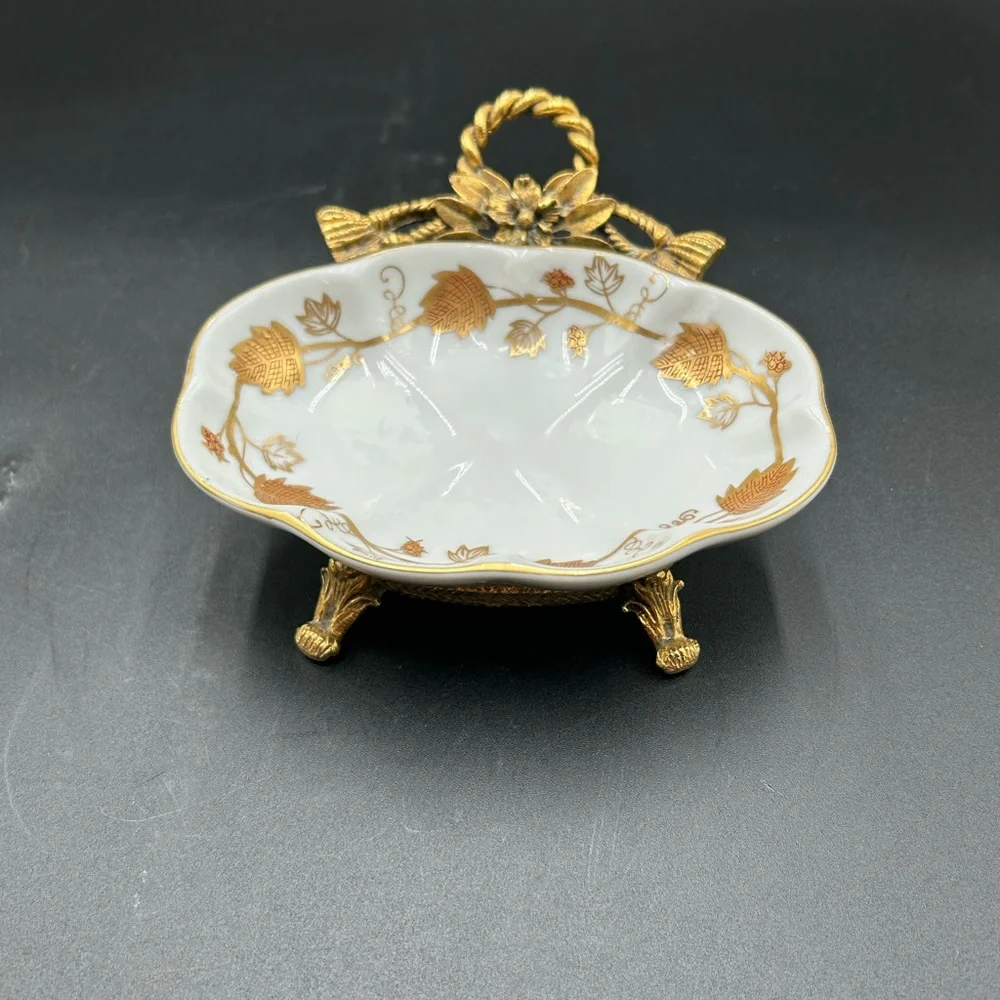 Hollywood regency Elegant Gold and White Decorative soap or trinket Dish